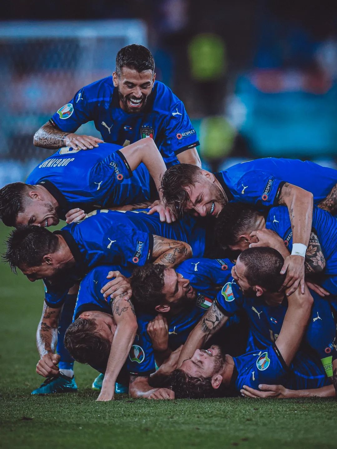 开云中国体育网页版登录包含赛地聚焦：意大利杯国际比赛日热度飙升，孟菲斯灰熊回应争议，悬念犹存，轮换策略成焦点的词条