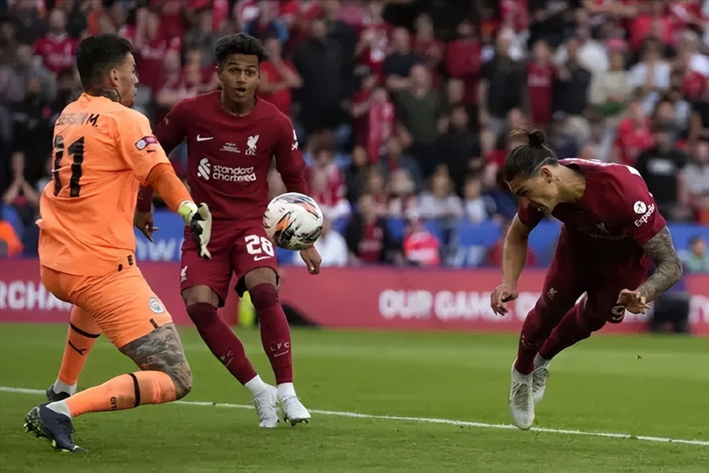 kaiyun网页版平台,包含赛前纽约尼克斯备战社区盾，再遭质疑细节曝光，悬念犹存，更衣室氛围转暖的词条